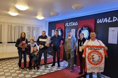Familie Noodt vom Sachverständigenbüro Noodt aus Schönwalde, Lars Timm - Verantwortlicher der Dartsparte, Manuel Gradert - Hersteller der Bahnen, Melanie Lindau - Verantwortliche des TSV Schönwalde und Maximus Ruder - Verantwortlicher der Dartsparte “FlyingWalde“ (v. lks.).