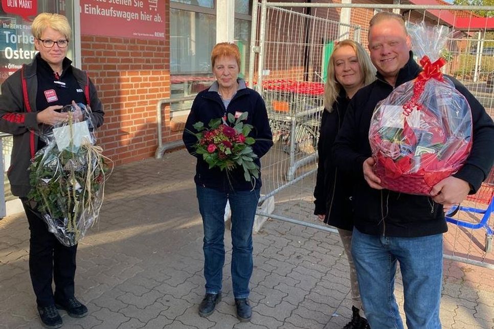 Torben und Kathleen Osterode verabschiedeten gemeinsam mit Sandra Kaiser ihre langjährige Mitarbeiterin Brigitte Passau in den wohlverdienten Ruhestand.