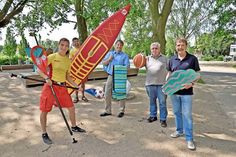 v. l. Die Vertreter der DLRG Anne-Marie und Sven Schönke, der Leiter der Tourist Info Eutin Per Köster, Eckhard Holst, AG der Eutiner Sportvereine sowie der Vorsitzender der Gröön-Lüüd Jürgen Bröker-Wolf freuen sich auf viel „Betrieb“ und Aktion bei der Premiere des Seeparkfestes am kommenden Sonntag.