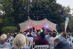 Ein unterhaltsames, buntes Programm erwartet die Gäste beim Klassik-Konzert im Kurpark.
