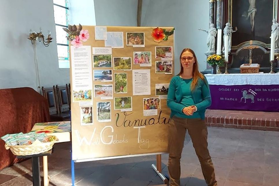 Die Ausstellung von Pastorin Zuschneid-Dorn ist ab sofort zu besichtigen in der Kirche oder am Gemeindehaus Nicolaiblick.