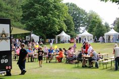 Die Besucher konnten sich über das örtliche Gewerbe informieren, schlemmen und die entspannte Atmosphäre im Kurpark genießen.