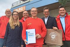 DLRG zieht Bilanz und verabschiedet mit Dank und Anerkennung Karl-Heinz Lehwald und Wilfried Samus aus dem aktiven Dienst der Grömitzer Hauptwache (von links nach rechts: Abschnittsleiter Karl-Heinz Lehwald, zukünftige Abschnittsleiterin Silke Marks, DLRG-Schleswig-Holstein Einsatzleiter Klaus Holger Hecken, Wilfried Samus, Tourismusdirektor Olaf Dose-Miekley und DLRG-Landesgeschäftsführer Thies O. Wolfhagen).