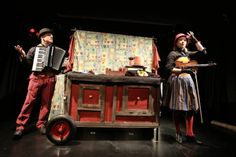 Das babelart Theater erzählt drei Märchen aus Estland mit viel Humor, Schwung und Musik für Menschen ab 4 Jahren.