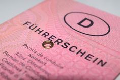 Die Polizeibeamten ermittelten, dass der Fahrzeugführer nicht im Besitz der für das Gespann erforderlichen Fahrerlaubnis der Klasse BE war.