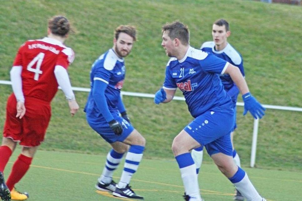 Jetzt mit Rot Schwarz Kiel vorn dabei: Finn Logemann (Mitte), der vorher für den Preetzer TSV spielte.
