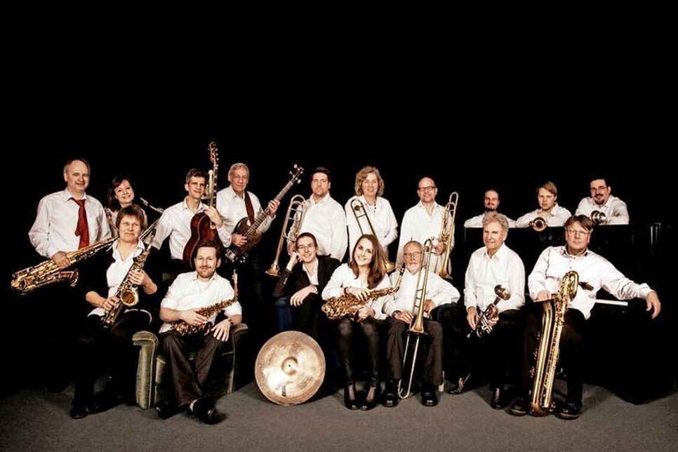 Zum abschließenden Jahreskonzert in ihrem „Wohnzimmer“ laden die Musiker der Big Band Bad Schwartau ein. (Foto: VA)