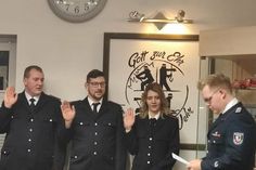 Marlon Schnohr, Hendrik Wulff, Lena Steinke und Ortswehrführer Lasse Hennings (v. lks.).