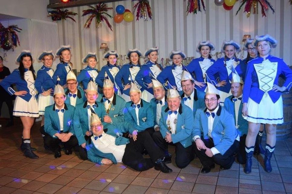 Funkengarde und Elferrat freuen sich auf viele gut gelaunte Gäste.