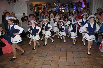 Fröhliches Feiern steht auch am Sonntagnachmittag beim Kinderkarneval im Mittelpunkt.