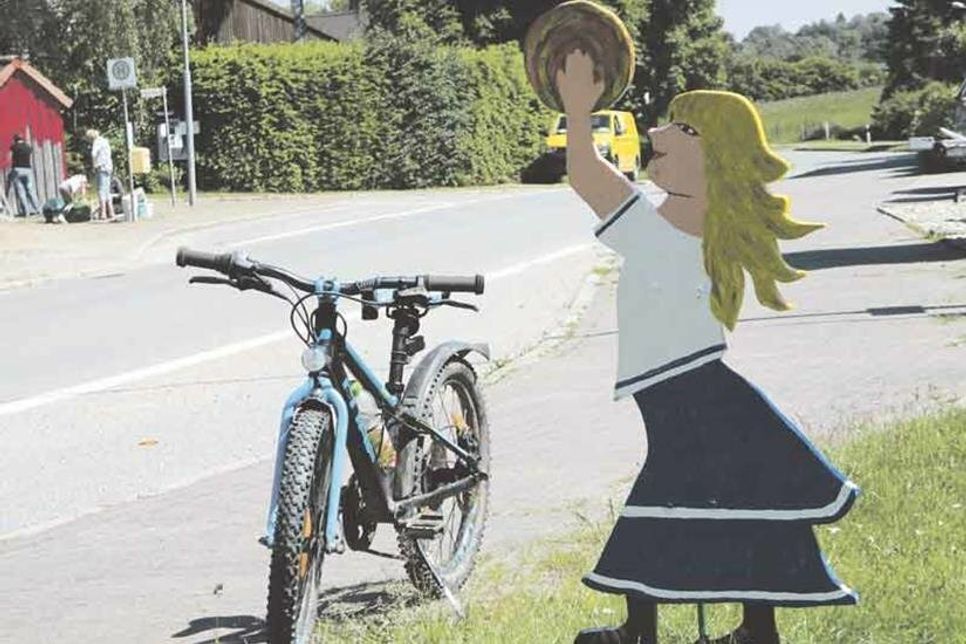 Wer dieses Holzmädchen findet, möge sich bitte beim Dorfvorstand in Quisdorf oder der Polizei in Hutzfeld melden.