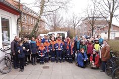 Auf dem Gelände des Jugendzentrum „Alte Zwoelf“ wurde es eng, als sich alle fleißigen Helfer im Anschluss zu einem Imbiss trafen. (Foto:?Stadtjugendpflege)