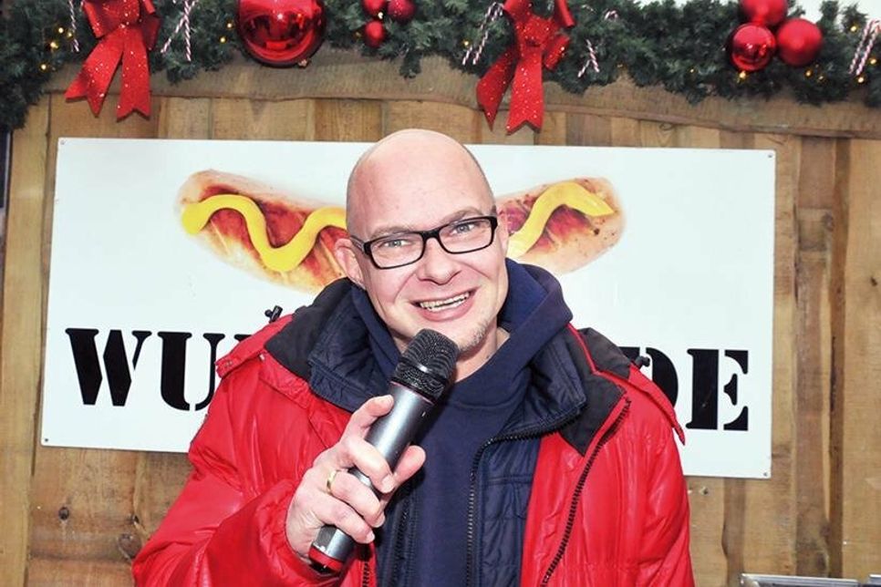 Der Niendorfer Lokalmatador René Kleinschmidt führt am ersten Adventswochenende wieder als Moderator durch das bunte Musikprogramm.