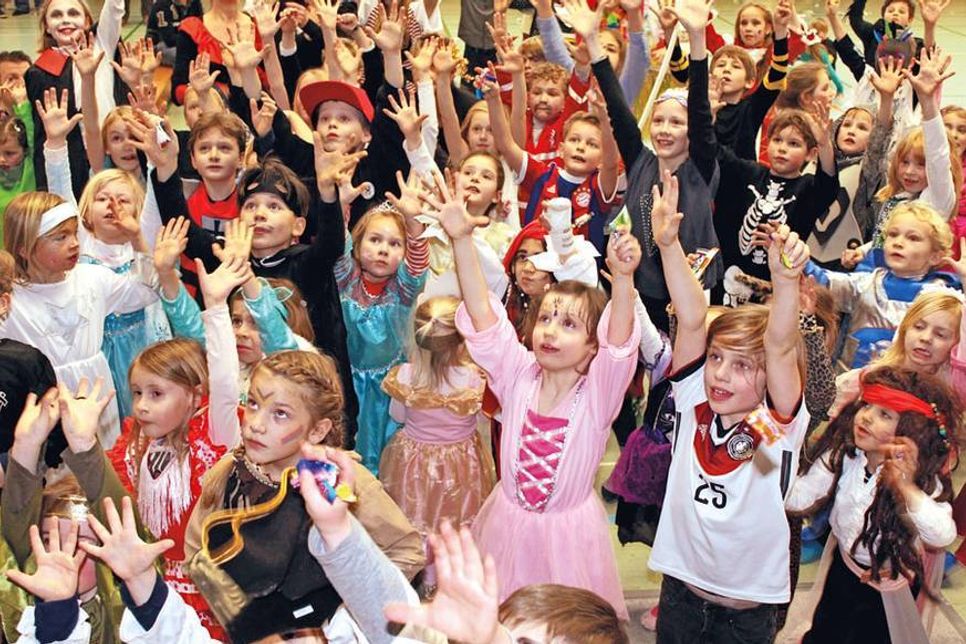 Alaaf und Helau beim NTSV: Der Kinderkarneval begeistert jedes Jahr über 300 kleine Prinzessinnen und wilde Cowboys. (Foto: NTSV)