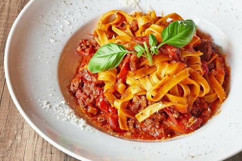 Mit unserer leckeren Grünkern-Bollo kann man so manchen Fleischesser täuschen.