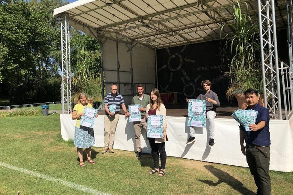 Das großzügige Freigelände bildet die ideale Kulisse für das Open-Air-Konzert.