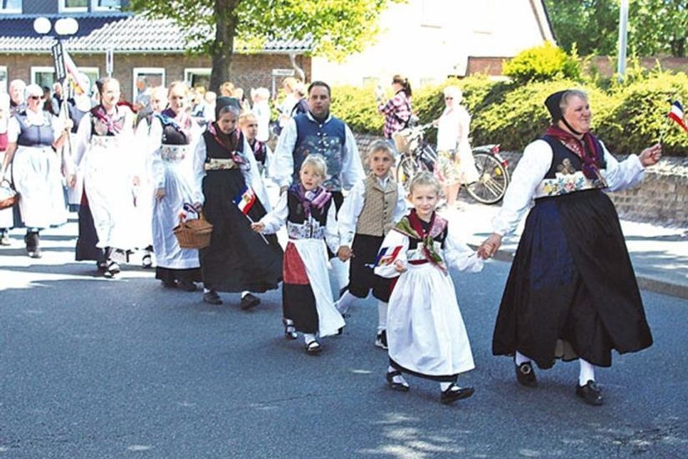 Die Tanz- und Trachtengruppe Laboe präsentierte sich mit vielen anderen Vereinen im Rahmen des Landestrachtentags in Schönberg.