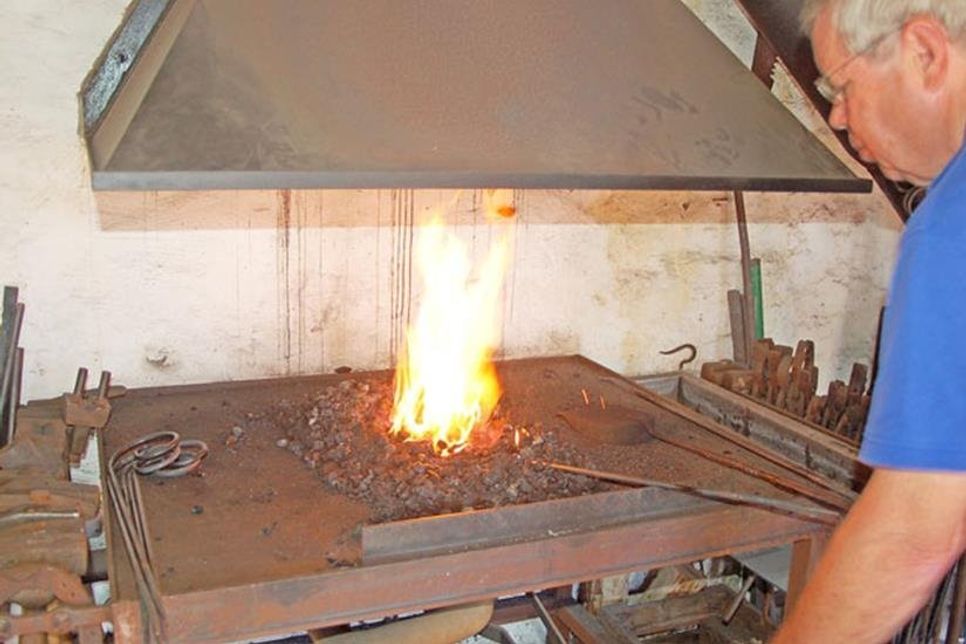 Das Eisen im Feuer. Erst dann geht es weiter mit der Verarbeitung
