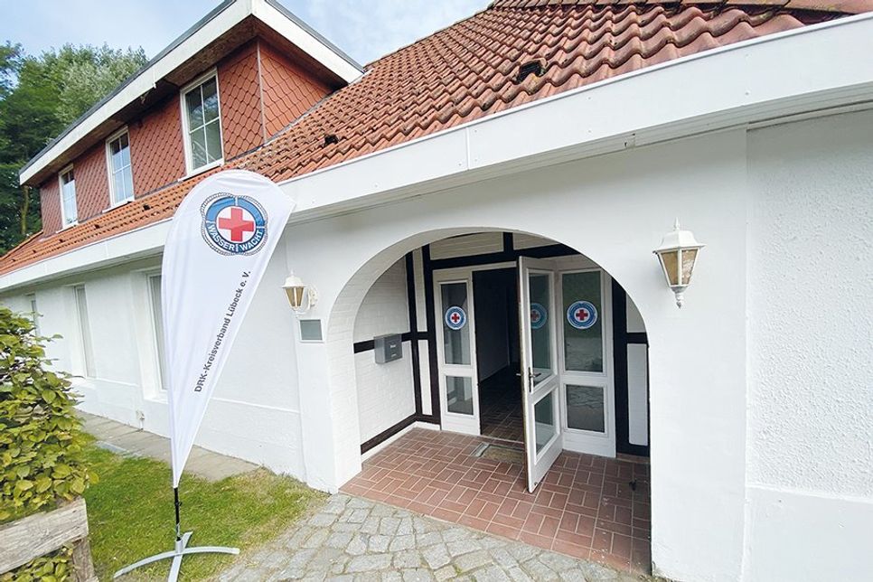 Das Haus am Dünenweg 15 bietet bis zu 20 Rettungsschwimmer:innen Platz.