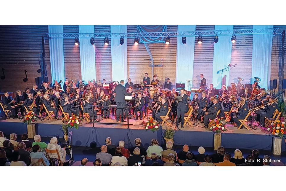 Das Blasorchester Lensahn spielt am Sonntagabend beim Zapfenstreich in Scharbeutz.
