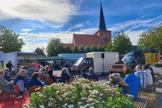 Schon auf dem Herbstwochenmarkt war der Pianist zu Gast in Neustadt. (Foto: Stadtmarketing)