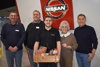 Kfz-Meister Torsten Koch, Serviceberater Andreas Deutschländer, Kfz-Techniker Meister Lukas Hagen, Karin Hagen und Inhaber Markus Hagen (v. lks.).