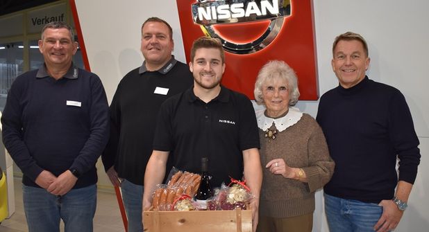 Kfz-Meister Torsten Koch, Serviceberater Andreas Deutschländer, Kfz-Techniker Meister Lukas Hagen, Karin Hagen und Inhaber Markus Hagen (v. lks.).