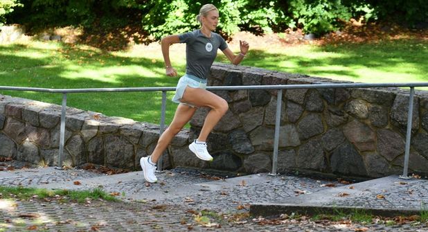 Auch Treppenläufe gehören zum Training von Lili Schau.