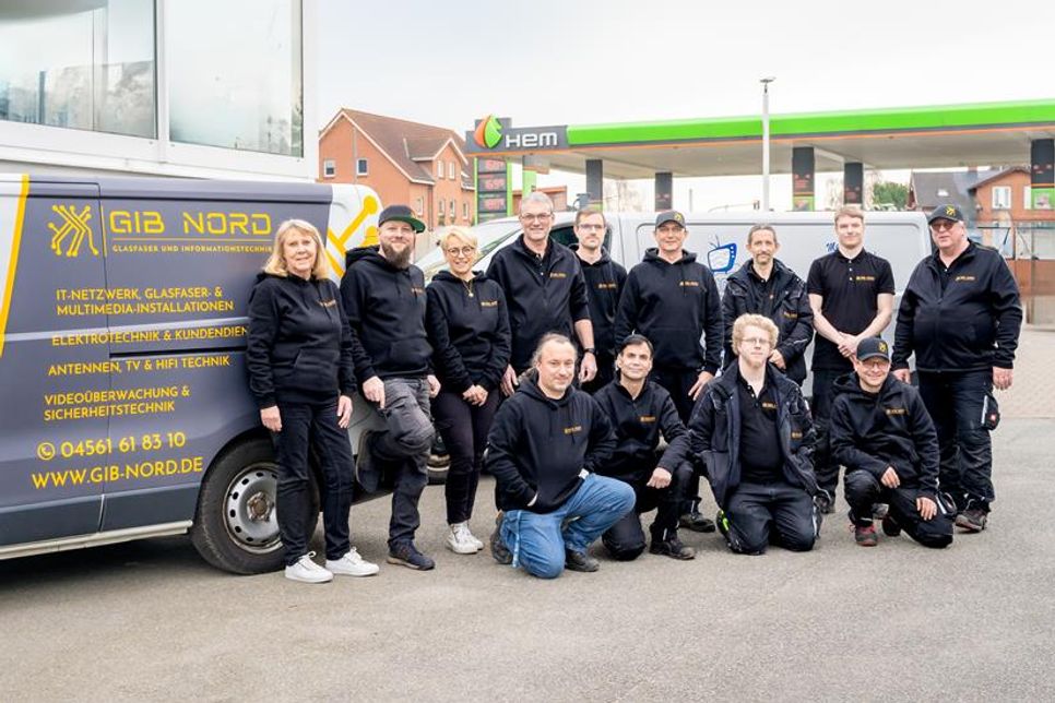Das GIB-Nord-Team um Inhaber Nils Böhm (2. v. lks.).
