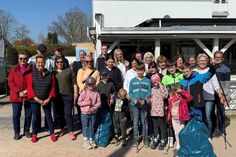 Große Beteiligung bei der Müllsammelaktion in Pelzerhaken.
