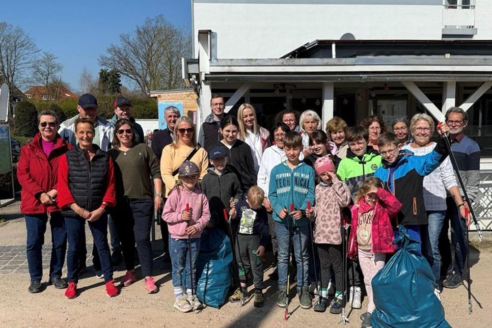Große Beteiligung bei der Müllsammelaktion in Pelzerhaken.