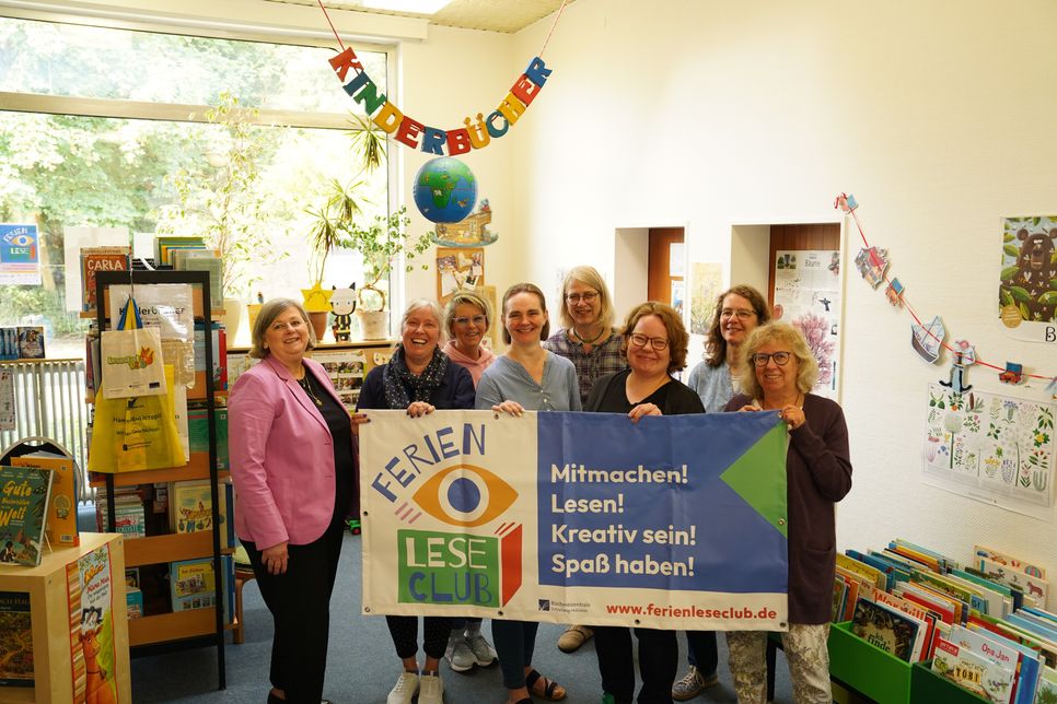 Diese Bibliothekarinnen setzen sich für die Leseförderung in Ostholstein, v. l.: Wiebke Kuchel (Bad Schwartau), Carmen Wagner (Heiligenhafen), Heike Brinker (Heiligenhafen), Alexandra Sturm (Oldenburg), Turit Flohr (Lensahn), Kathrin Brümmer (Stockelsdorf), Sabine Stryga (Neustadt) und Susanne Hansen (Fehmarn).