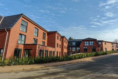 Die neue Seniorenresidenz auf dem Grundstück Bahnhofstraße/Ecke Fünfhausen hat am 5. November den Betrieb offiziell aufgenommen und lädt am 6. Dezember zum „Tag der offenen Tür“ ein.