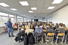 140 Schüler*innen folgten dem Vortrag des Aussteigers Maik Scheffler.