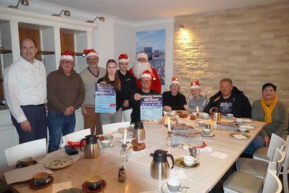 Das Orga-Team rund um den Wintertreff traf sich mit Akteuren und dem Weihnachtsmann zur Besprechung der letzten Details.