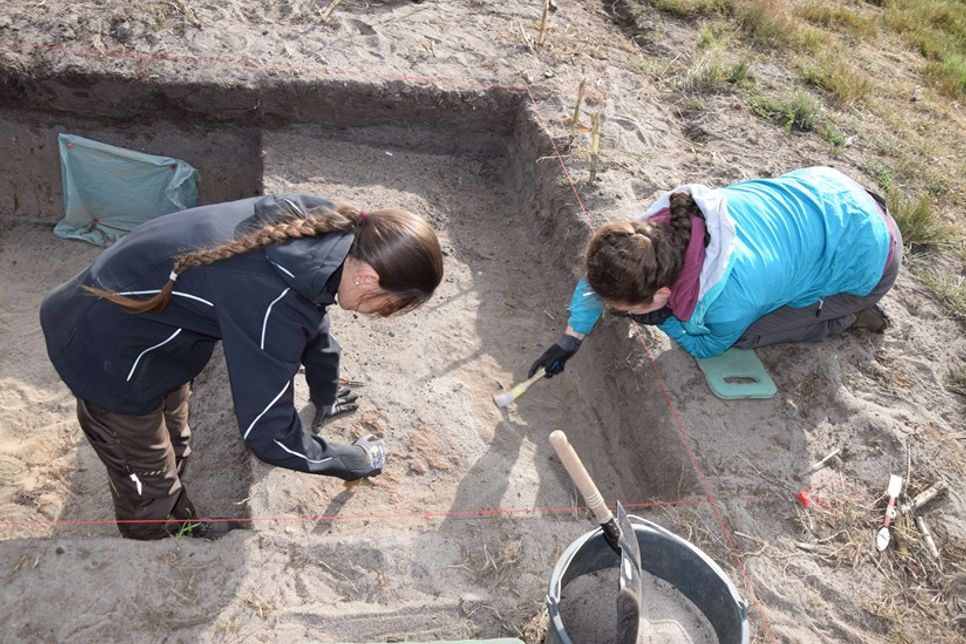 Auch zwei Studentinnen halfen bei den umfangreichen Ausgrabungen in Nostorf.