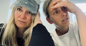 Das trübe Sommerwetter färbt so langsam auch auf unsere Ostsee-Perlen Gesche Muchow (lks.) und Kristina Kolbe ab. Da hilft nur eine kleine Selbsthilfegruppe.