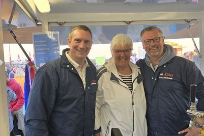 Roland Stammer, Petra Kirner und Bürgermeister Stefan Schwardt (v. lks.).