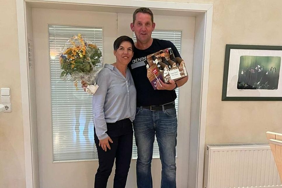 Jessica Mühlenberg bedankte sich bei dem scheidenden 2. Vorsitzenden Lars Hellwig für seinen achtjährigen Einsatz beim TSV Süsel.