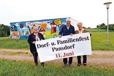 Nach der gelungenen Veranstaltung im letzten Jahr freuen sich Dorfvorsteherin Marlies Hicken (l.) mit ihren Vorstandskollegen Hannelore Paschke und Norbert Dabelstein auf das diesjährige Dorffest am Samstag. Auch diesmal wird im Anschluss an den Festumzug auf der Festwiese hinter den markant bemalten Garagen gefeiert.