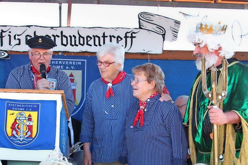 Rudi Höppner, Brunhilde Hopp und Annelie Höppner sowie Neptun (v. lks.).