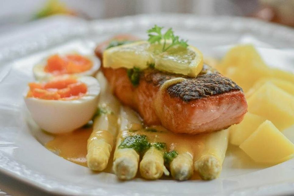 Spargel kann ganz unterschiedlich kombiniert und zubereitet werden und ist damit so vielfältig und abwechselungsreich wie kaum ein anderes Gemüse.