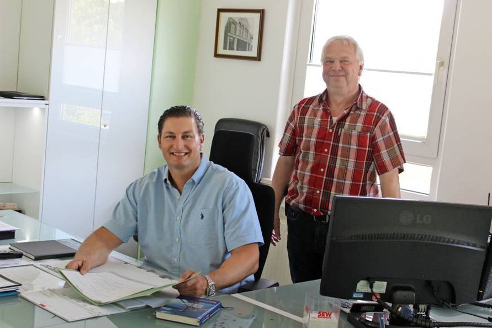 Nils Meyer (vorn) und Jens Reese leiten das Gesamtunternehmen H. F. Meyer mit den Unternehmensbereichen Haustechnik, Maschinenbau, Metall- und Stahlbau sowie CNC-Teilefertigung.