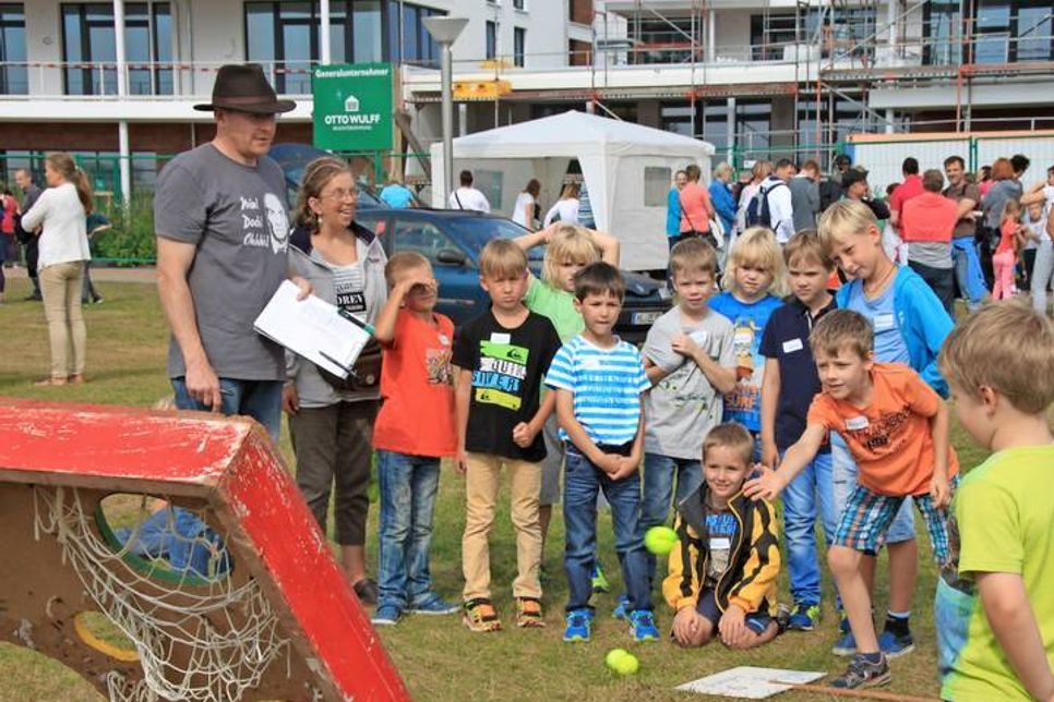 Beim Zielwerfen war Geschicklichkeit gefragt.