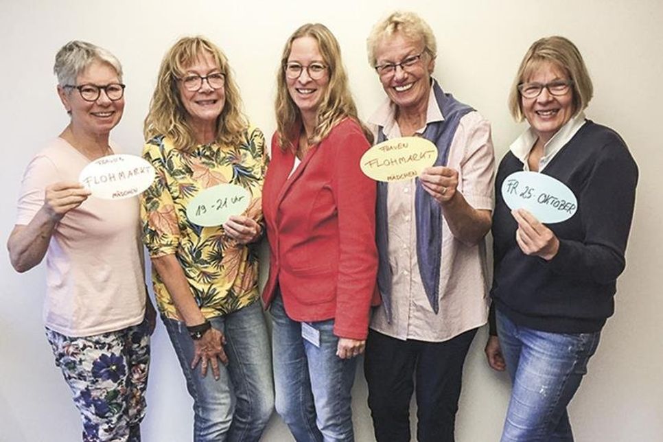 Die Veranstalterinnen des Flohmarktes, die Gleichstellungsbeauftragte, das Frauenforum Bad Schwartau e.V. und der LandFrauenVerein Bad Schwartau e.V. freuen sich auf viele Besucherinnen. (Foto: hfr)