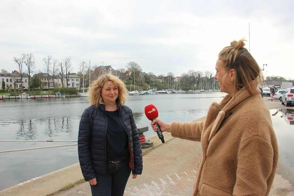 Kuratoriumsvorsitzende Barbara Helbach (lks.) im Interview mit Kristina Kolbe.