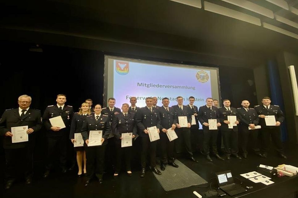 Herzlichen Glückwunsch an alle Geehrten und Beförderten.