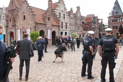 Begleitet wurde der Rundgang von einem Polizei- und Presse-Aufgebot.