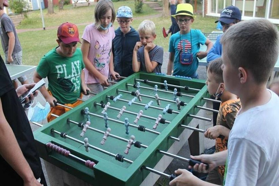 Spaß beim Tischkickerturnier.