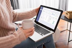 Arbeiten mit dem Dashboard: Alle wichtigen Kennziffern werden an einem Ort zentral visualisiert. (Foto: djd/www.sawayo.de/Freepik Company S.L. - www.freepik.com)